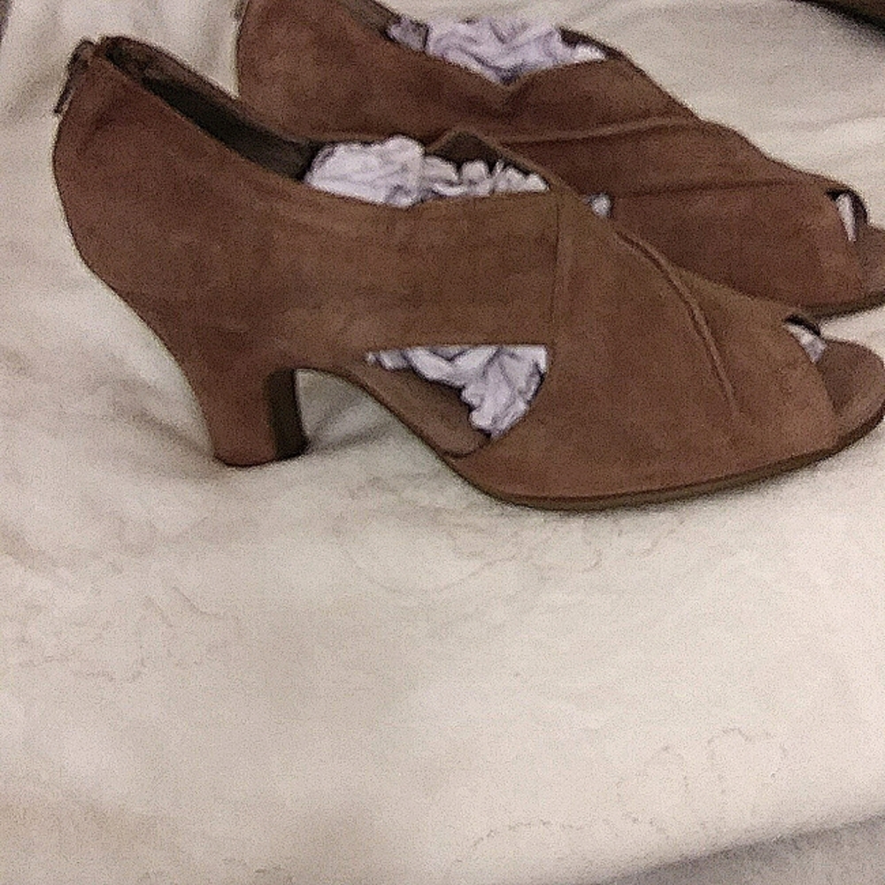 Aerosoles Mauve Suede Peep Toe Heels